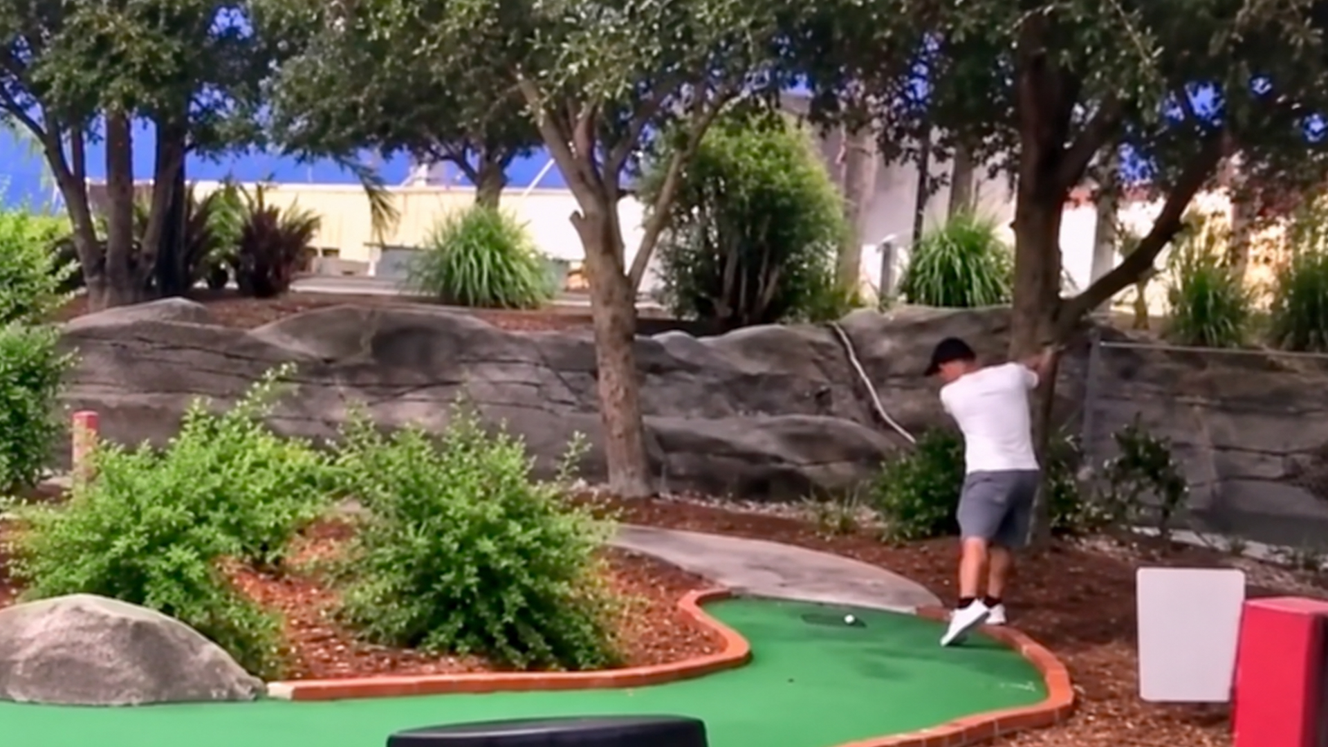 Golfers losing their minds over missed putts