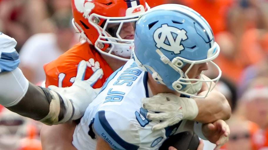 How Former Tar Heel Shedding Negative Light on Current UNC QBs