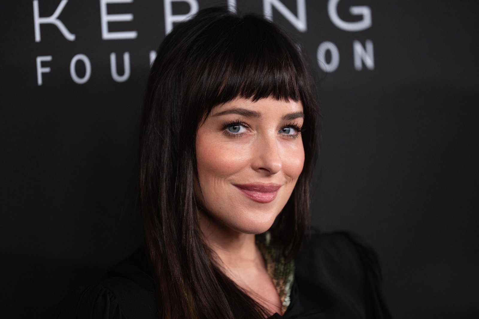 Fainted into Josh Hartnett’s arms — Dakota Johnson reveals the reason ...