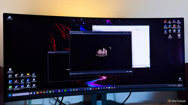 VLC is too messy and MPV is too bare, but this open-source video player ...