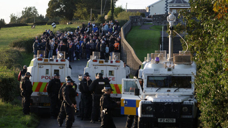 Protesters disperse after being told of 'process' to address Drumcree ...