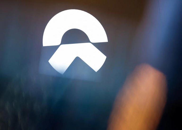 NIO inks battery-swapping deal with Geely, values energy unit at $2.4 ...