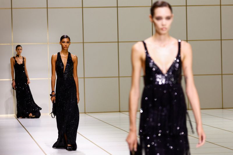 Armani unveils shimmering collection in pursuit of evolution