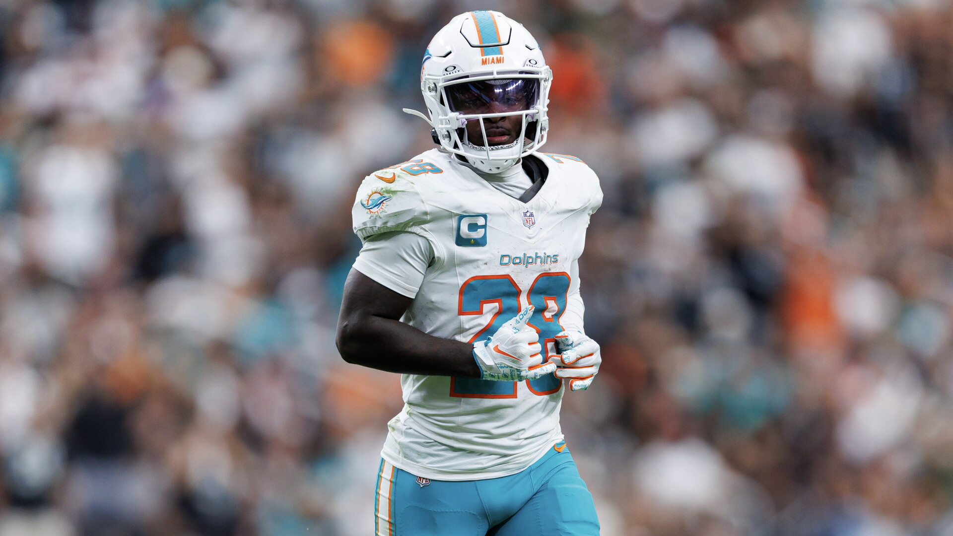 De'Von Achane questionable to return with knee injury