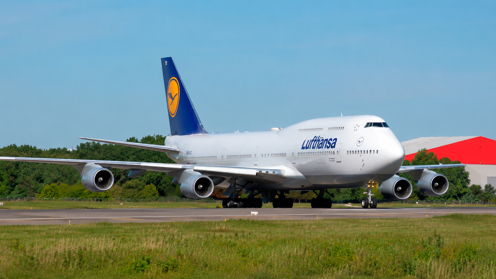 Rare Boeing 747-8 spotted at Manchester