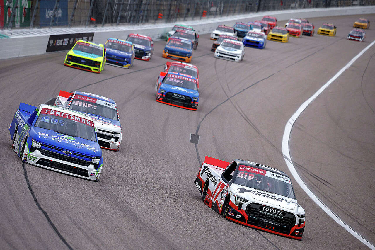 How to watch the NASCAR Hollywood Casino 400 without cable today