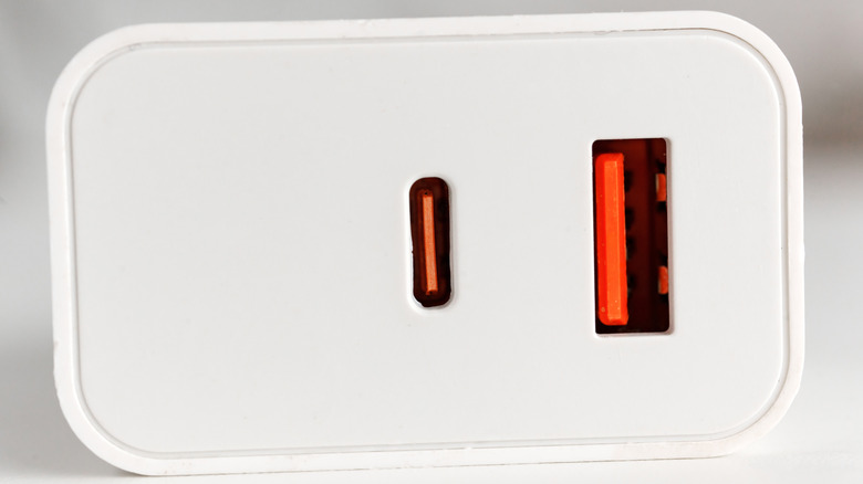 What does it mean when a USB port is red?