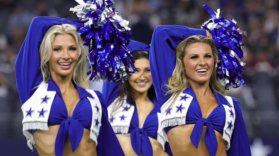 Dallas Cowboys cheerleaders and Baltimore Ravens cheerleaders take over Rio