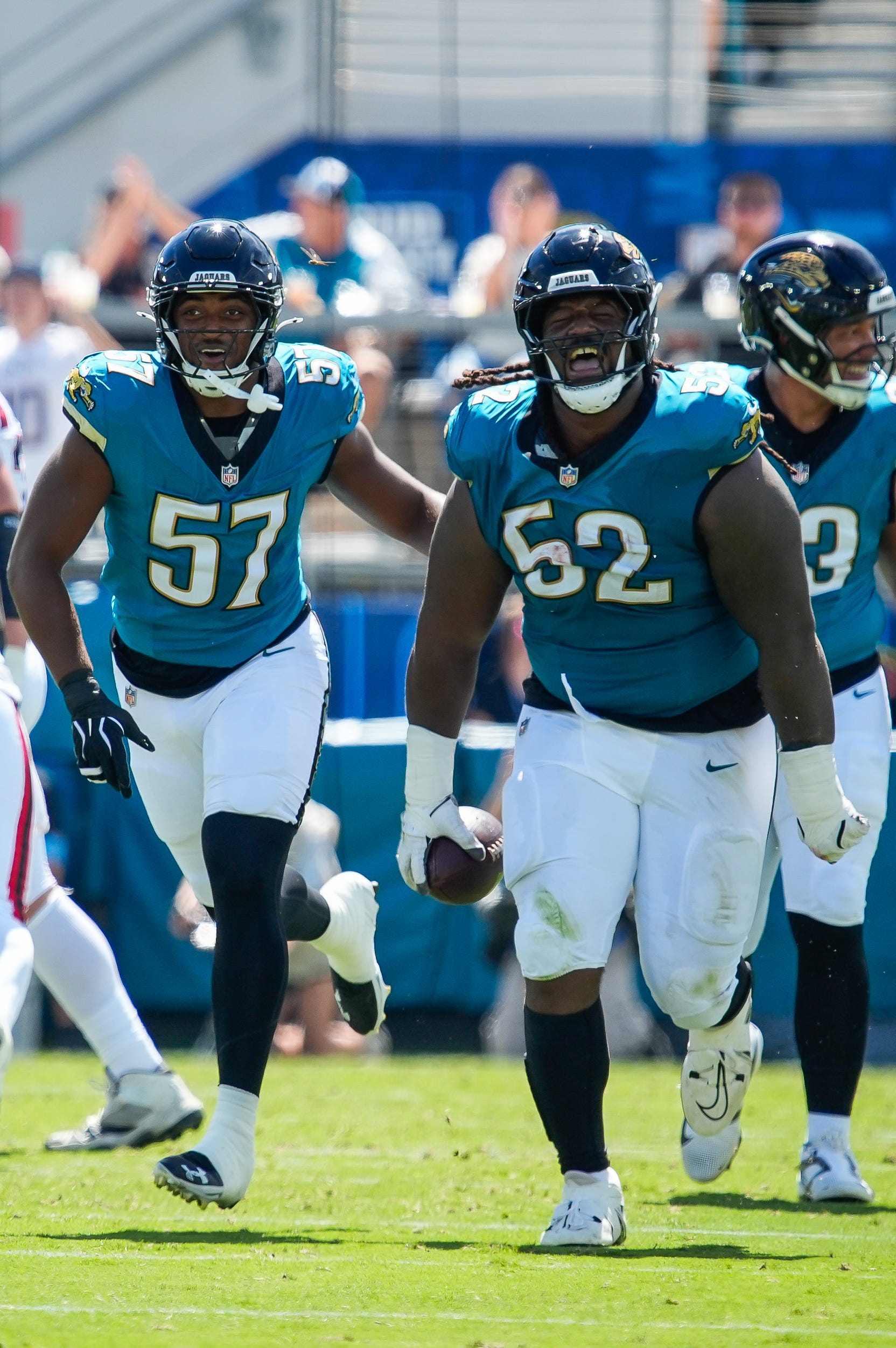 Jaguars' defense led by DaVon Hamilton, interior line dominance in win