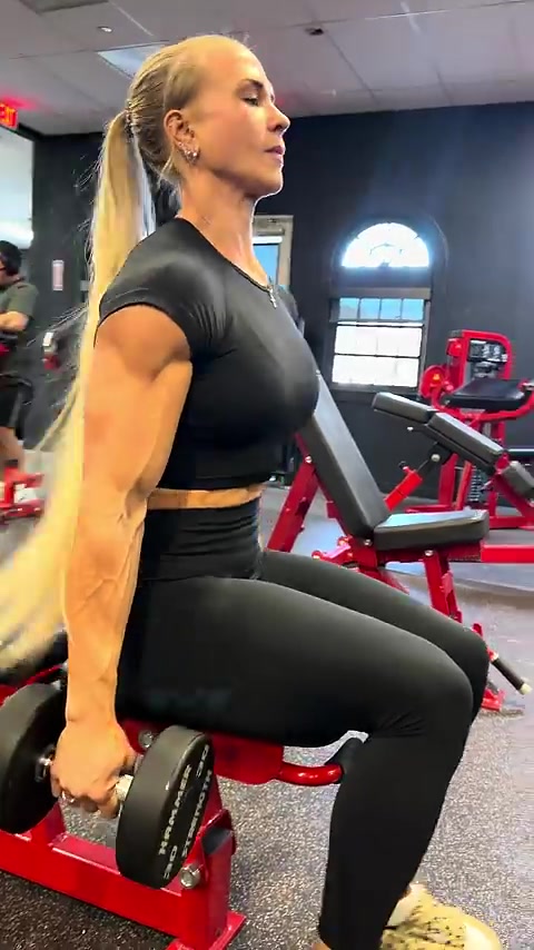 Blonde bodybuilder crushes bicep curls | Female fitness motivation