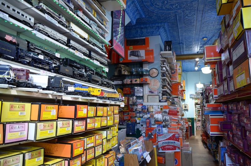 Model railroad fans lose hours inside this family-run Virginia shop ...