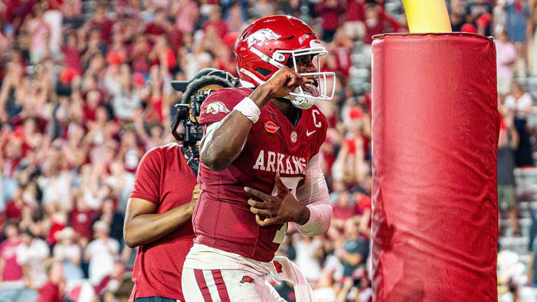 Razorbacks fans keep showing up, maybe it's time Arkansas rewards them