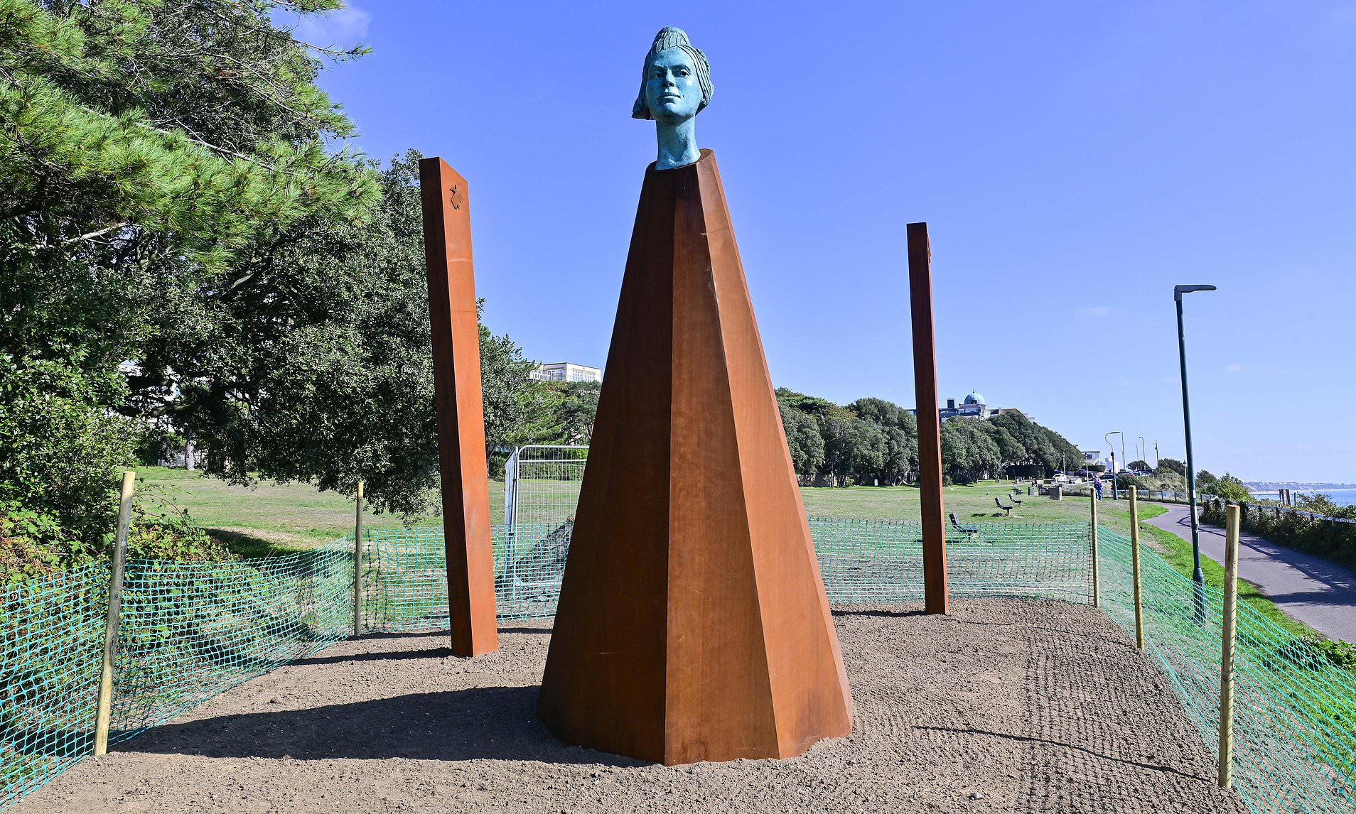 Town's 'eyesore' new sculpture is branded 'some rusted metal with a ...