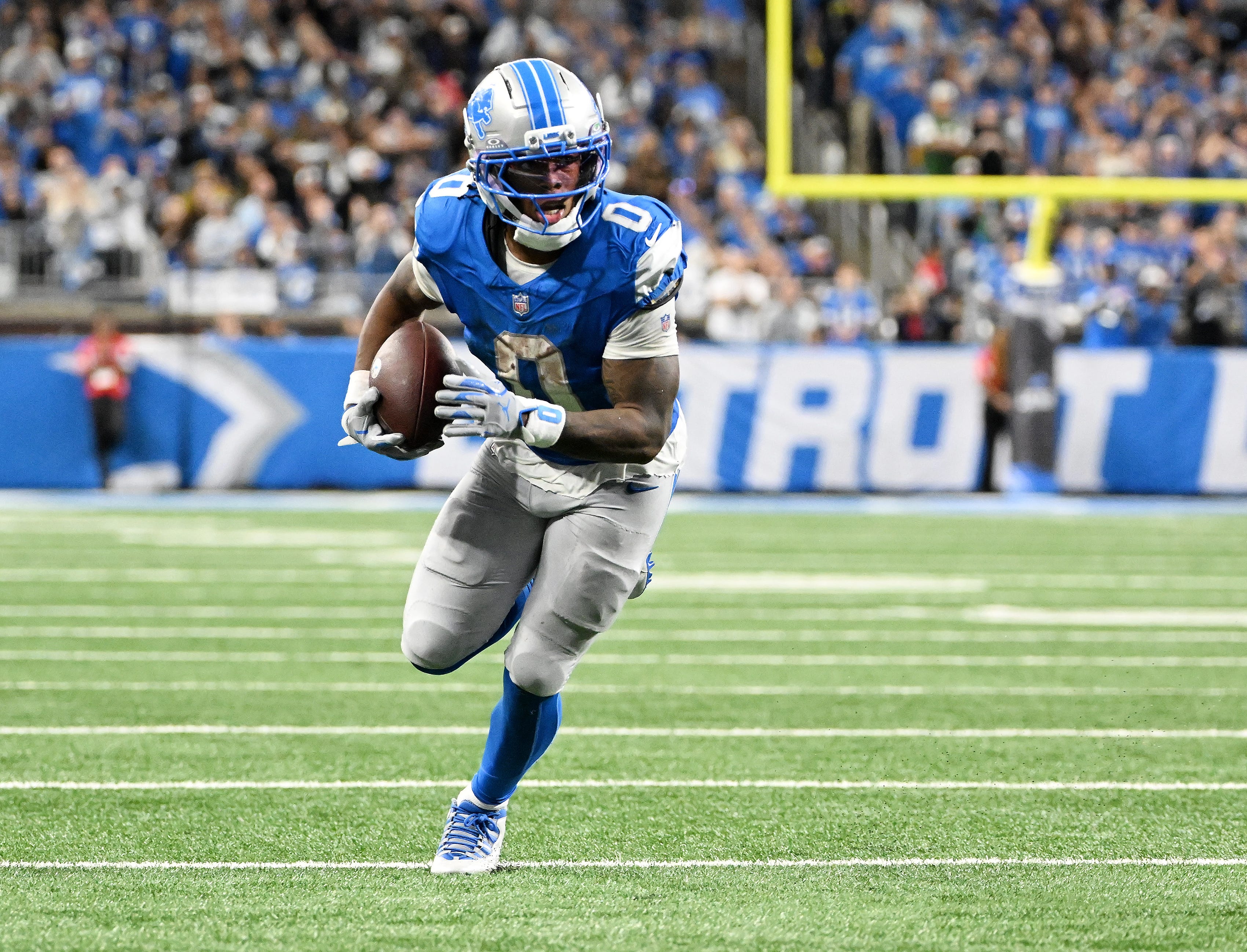 Jahmyr Gibbs puts Lions on top with Barry Sanders-esque touchdown: watch