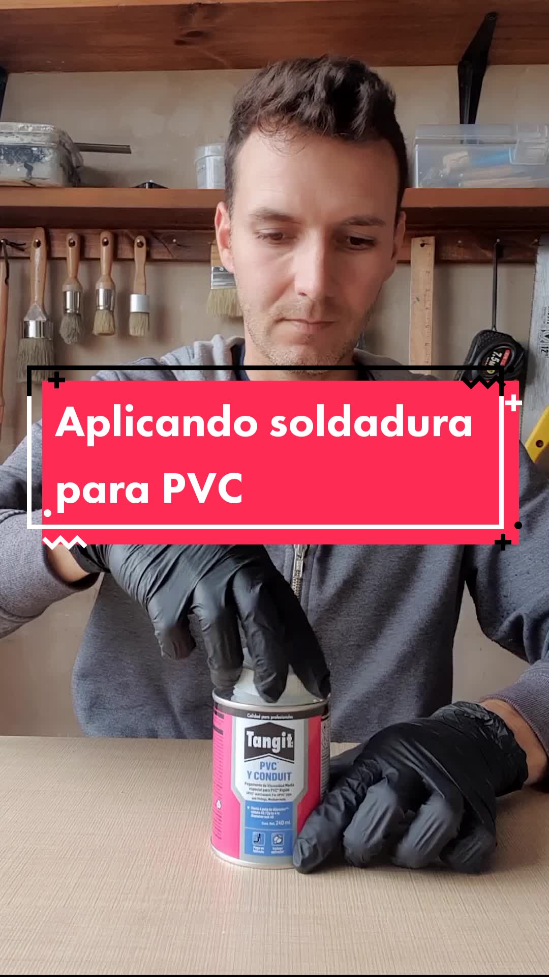 Cómo aplicar soldadura o pegamento PVC en casa