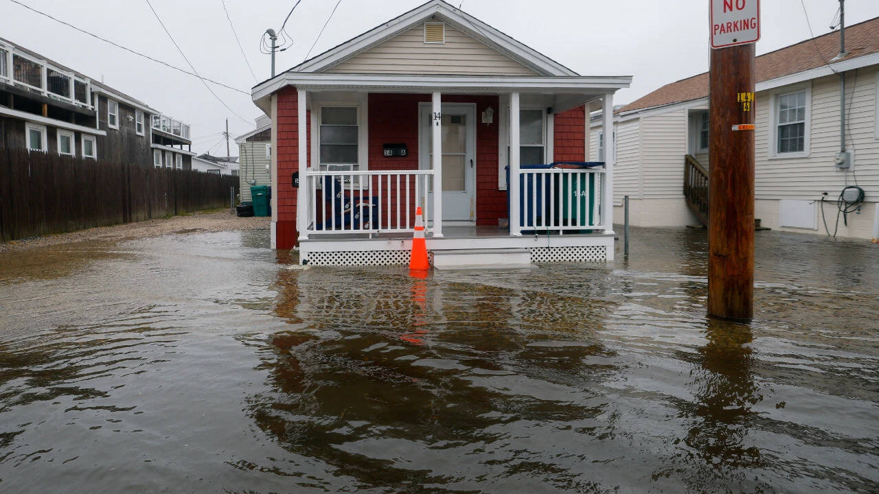 Powerful nor’easter floods US Northeast, leaves over 100,000 without power