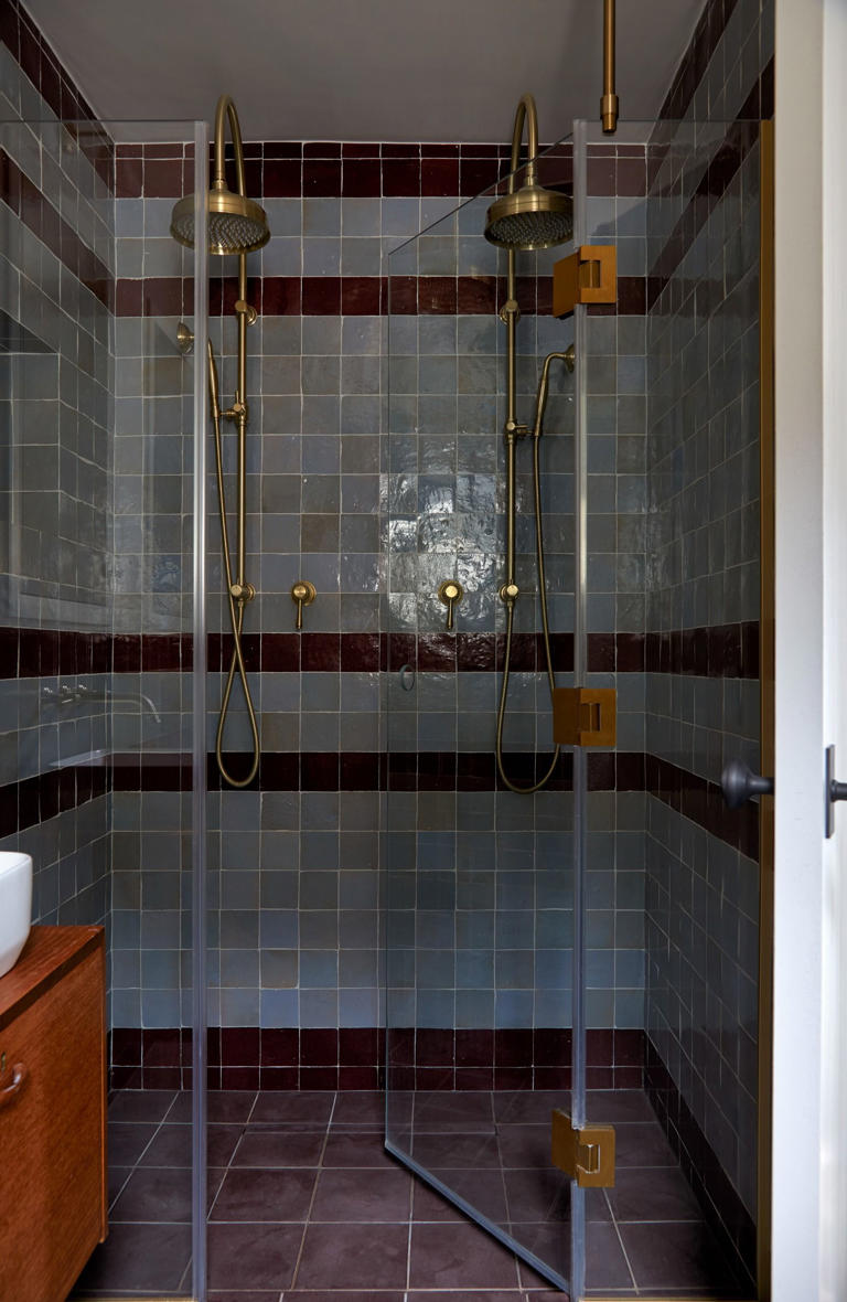 Okay, this unexpected tile color combination is in all my favorite ...