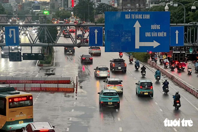 Sao gọi giá long môn mà không gọi là cổng biển báo, khung treo?