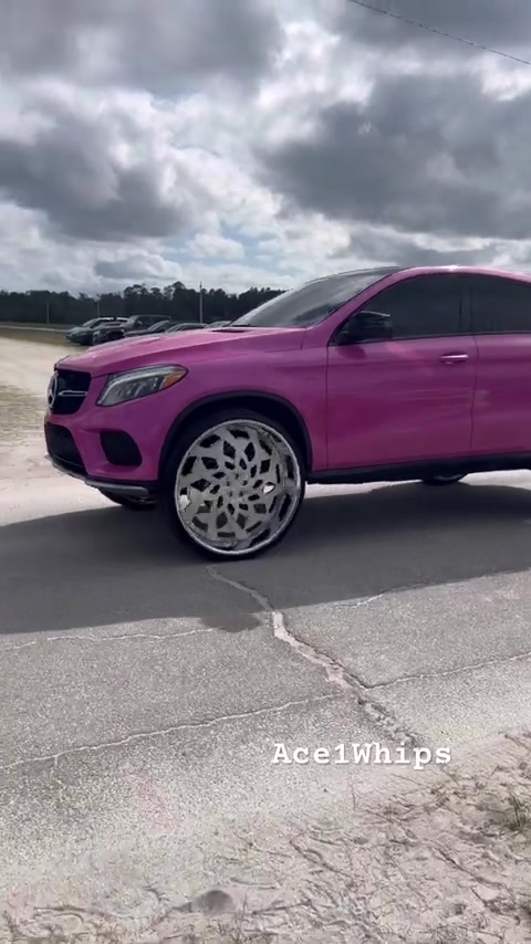 Pink Mercedes-Benz GLE on 30”