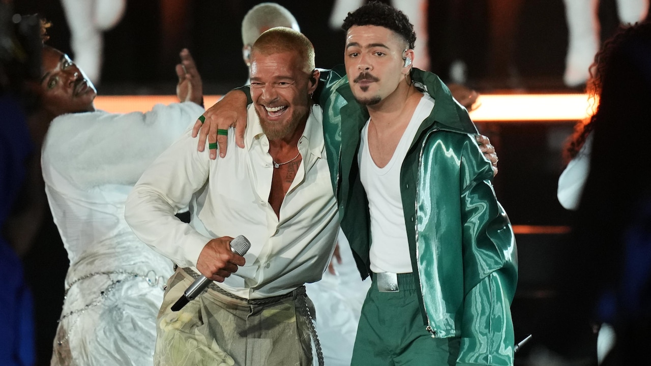 Ricky Martin performs at Cowboys vs. Ravens Brazil halftime show, NFL ...
