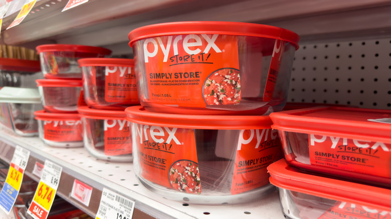 This rare vintage Pyrex casserole dish sells for over $2,000 (even ...