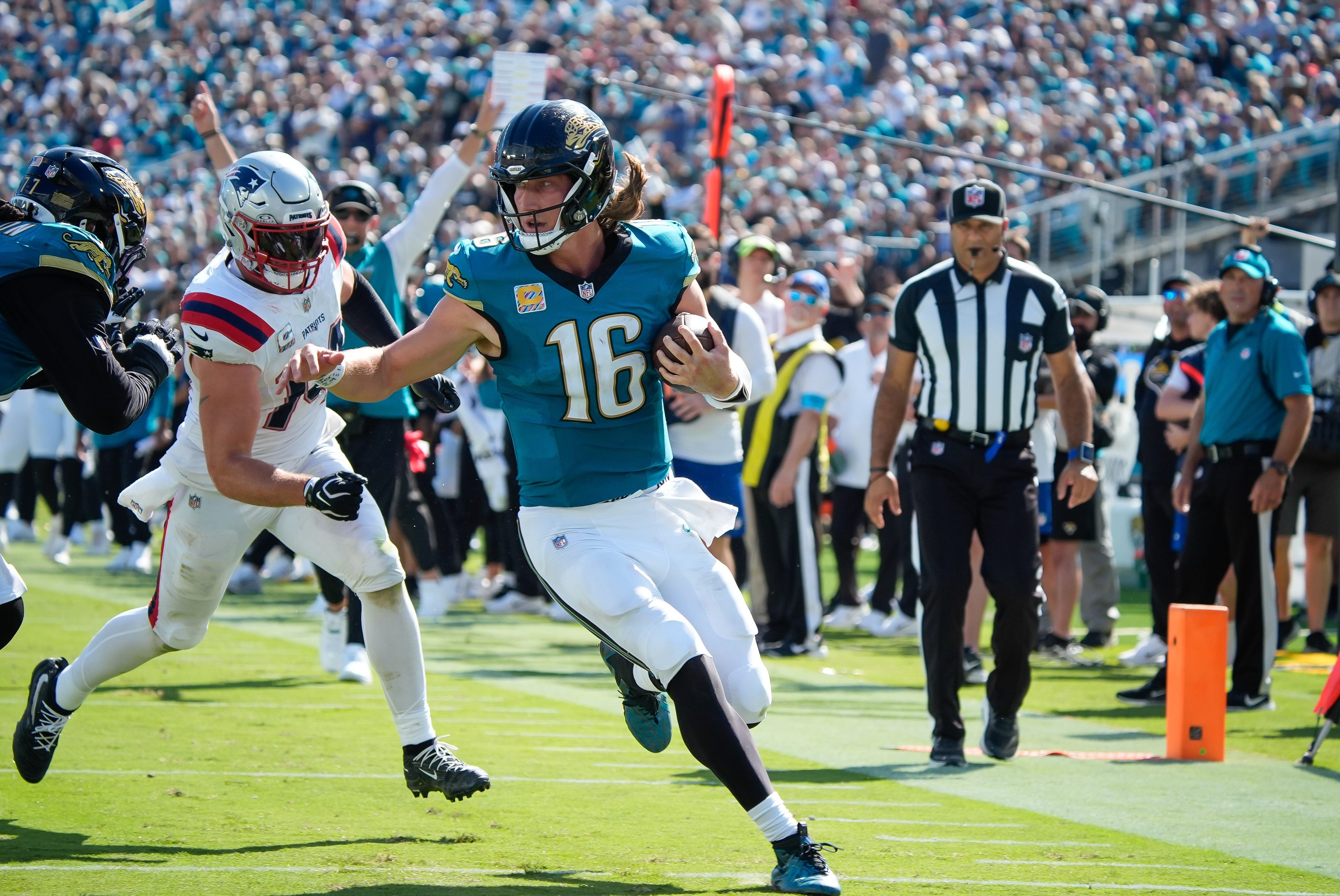 Trevor Lawrence throws three TDs against the Patriots