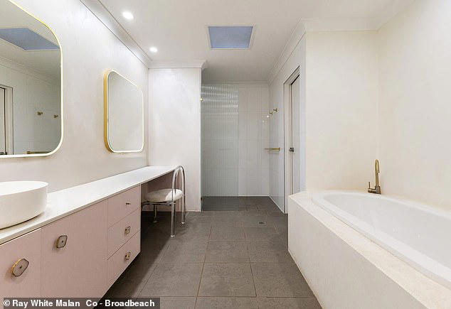 Tammy Hembrow's Gold Coast mansion fails to sell as $3.92million ...