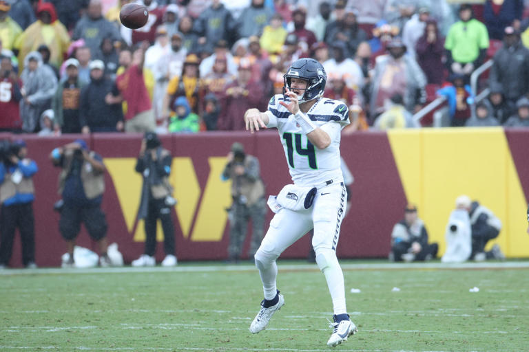 2 winners and 3 losers from Seattle Seahawks avoidable 33-31 loss to ...
