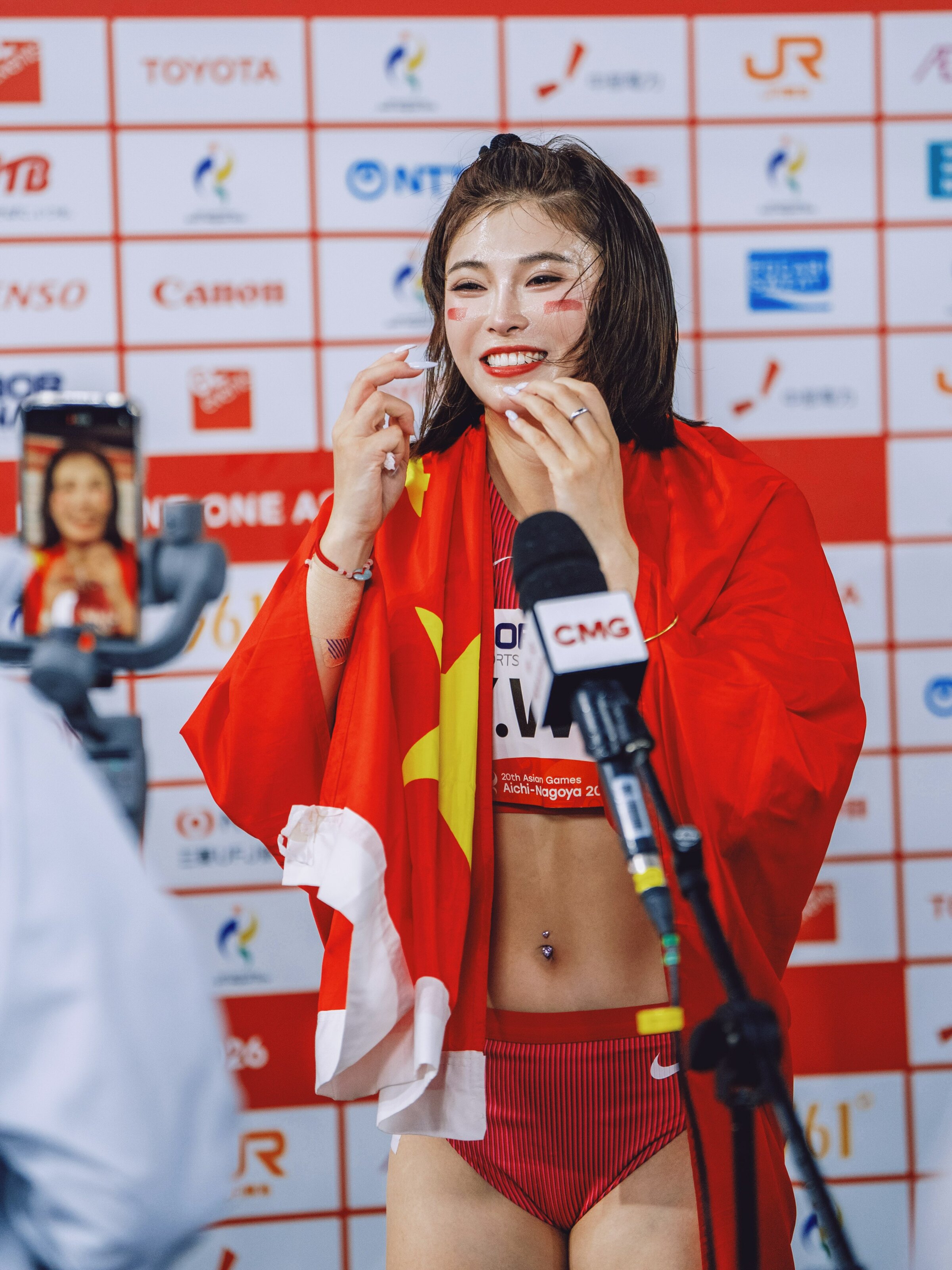 Chinese track and field star Wu Yanni moved to tears after winning ...