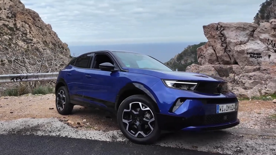 A small hybrid SUV with bold looks and physical buttons