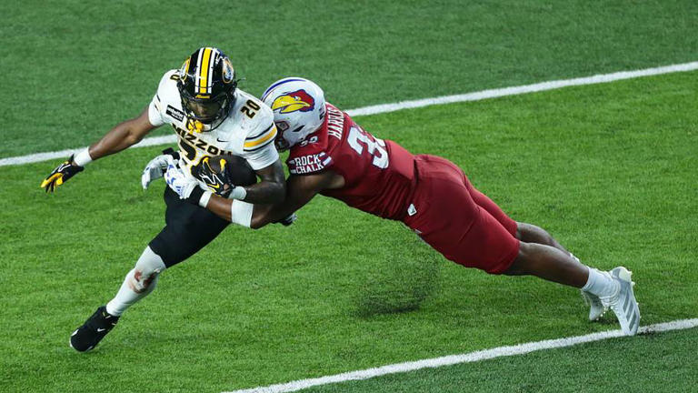 Grading Kansas' defensive line so far this season takes any blame off ...
