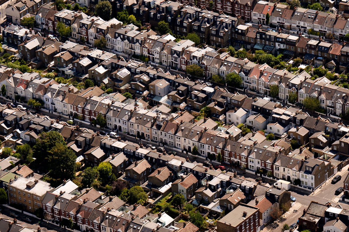 Large burst water main cuts supplies across south London and Surrey