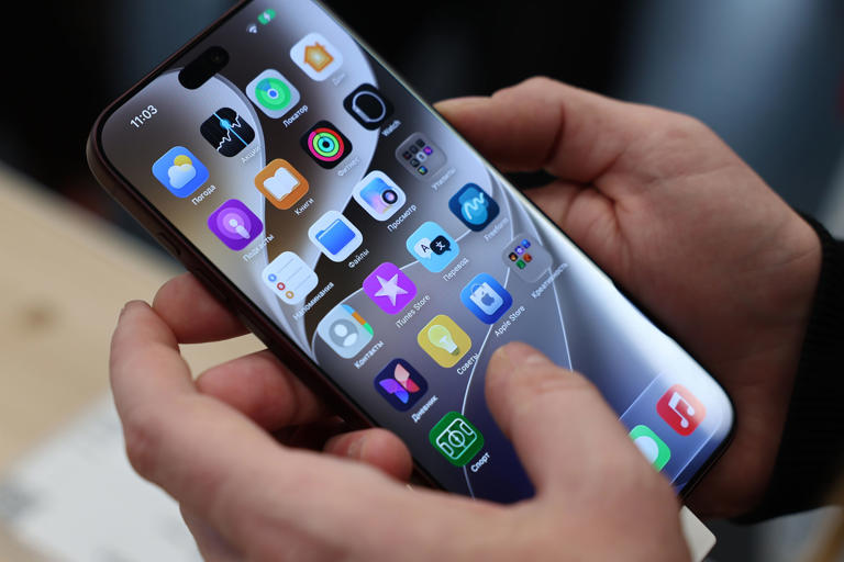 OLED tops LCD in smartphone displays