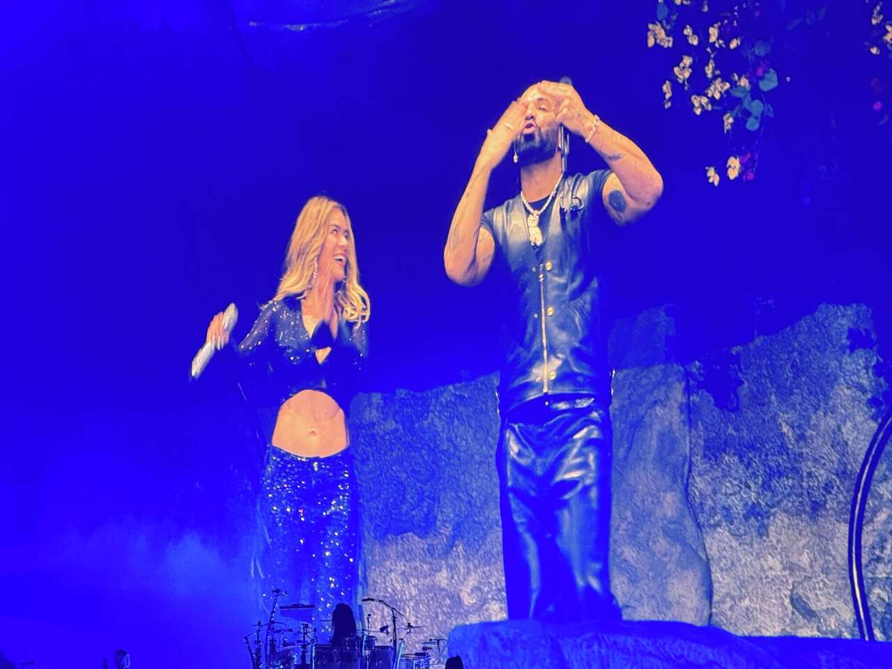 Karol G heats up her Tropitour with a surprise Drake appearance at ...