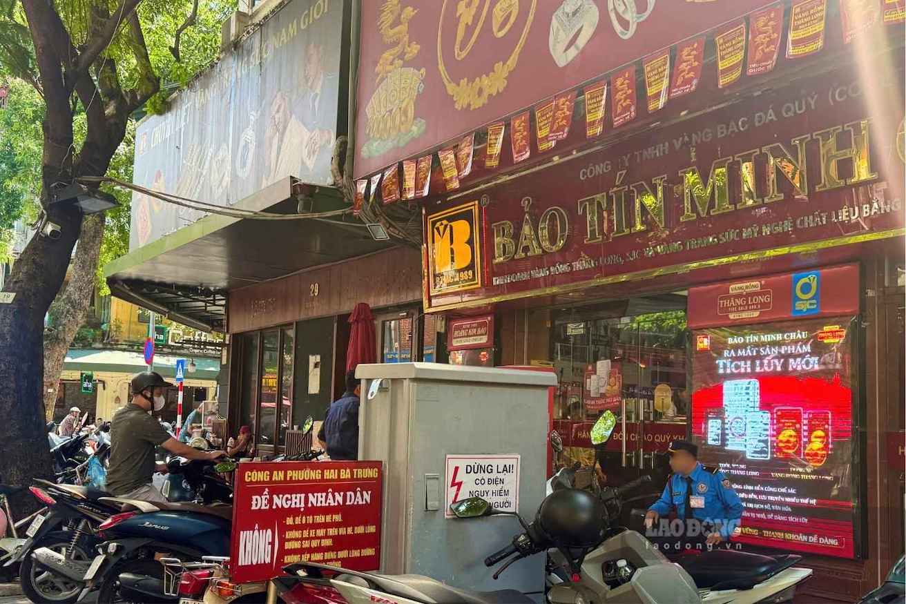 Giá vàng nhẫn hạ nhiệt, người dân tranh thủ mua vào