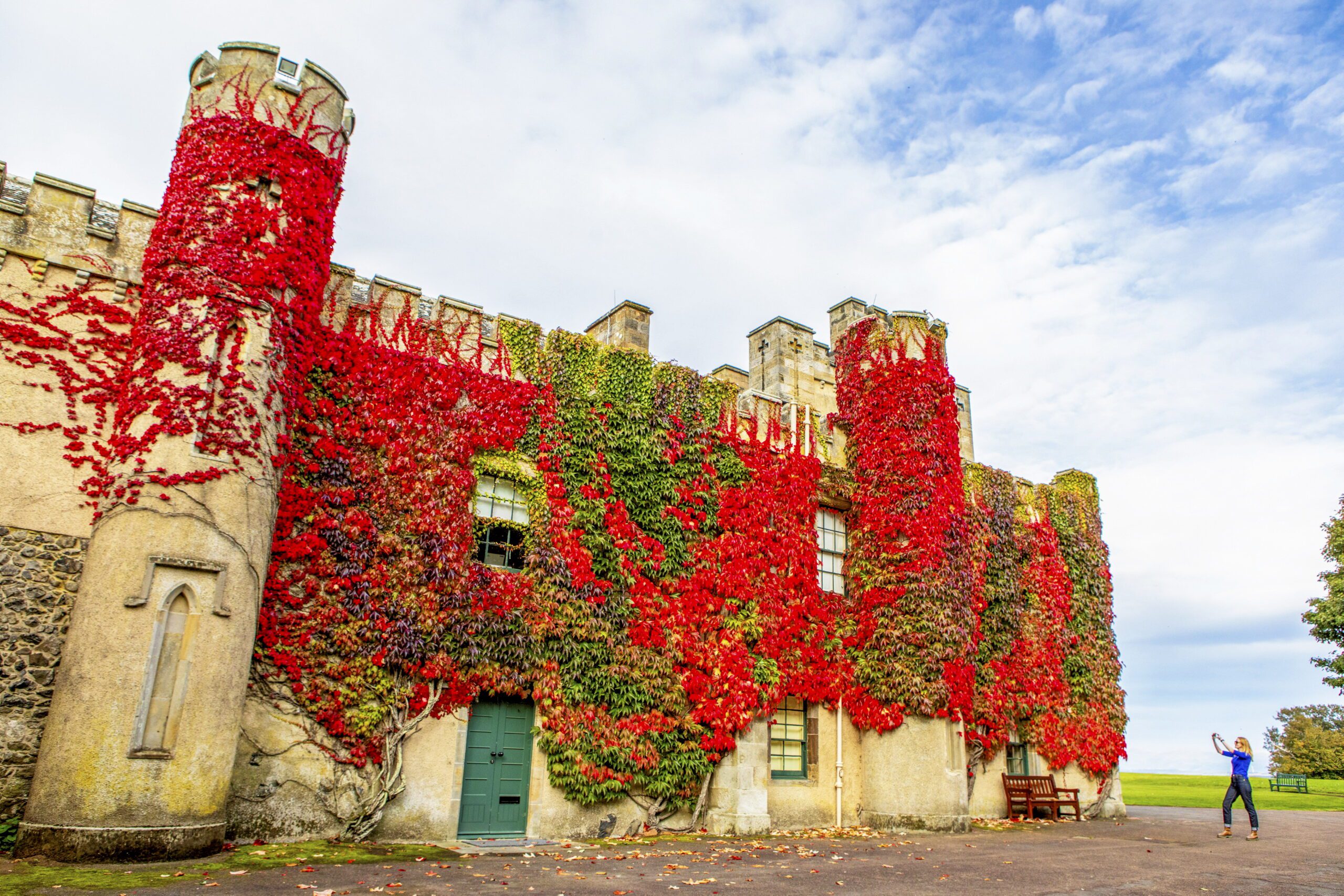 Stunning red ivy transforms facade of 17th-century historic house