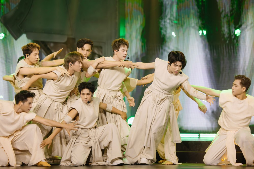 Concert 100.000 khán giả và cách Anh trai vượt ngàn chông gai thiết lập thị trường âm nhạc