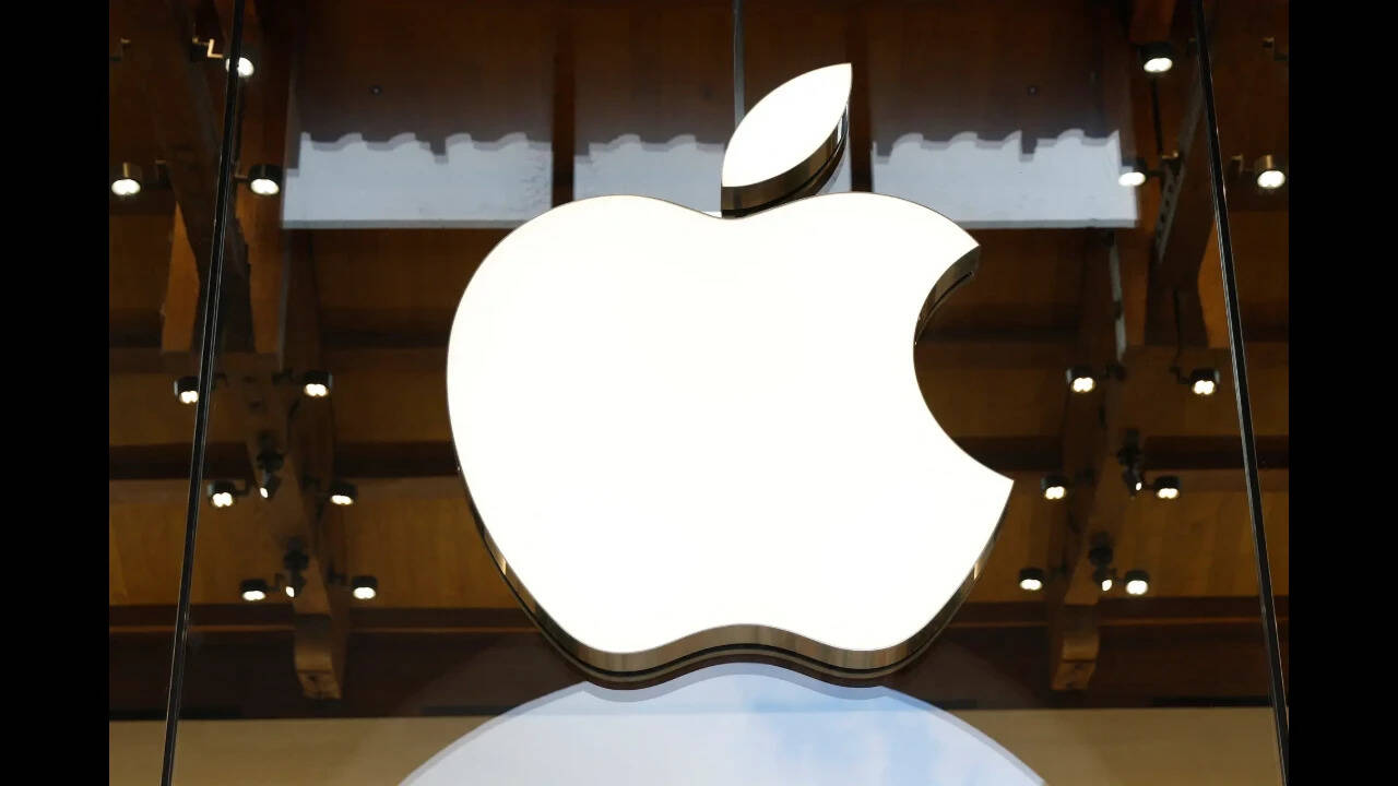 Apple has a new Vision Pro in the works, but a new headset is unlikely ...