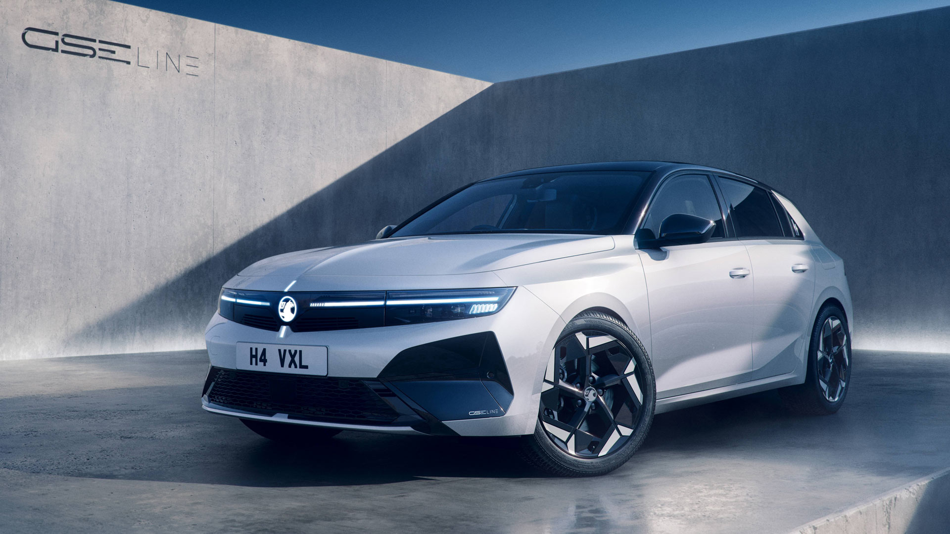 Stylish new Vauxhall Astra GSE line ready for Paris debut