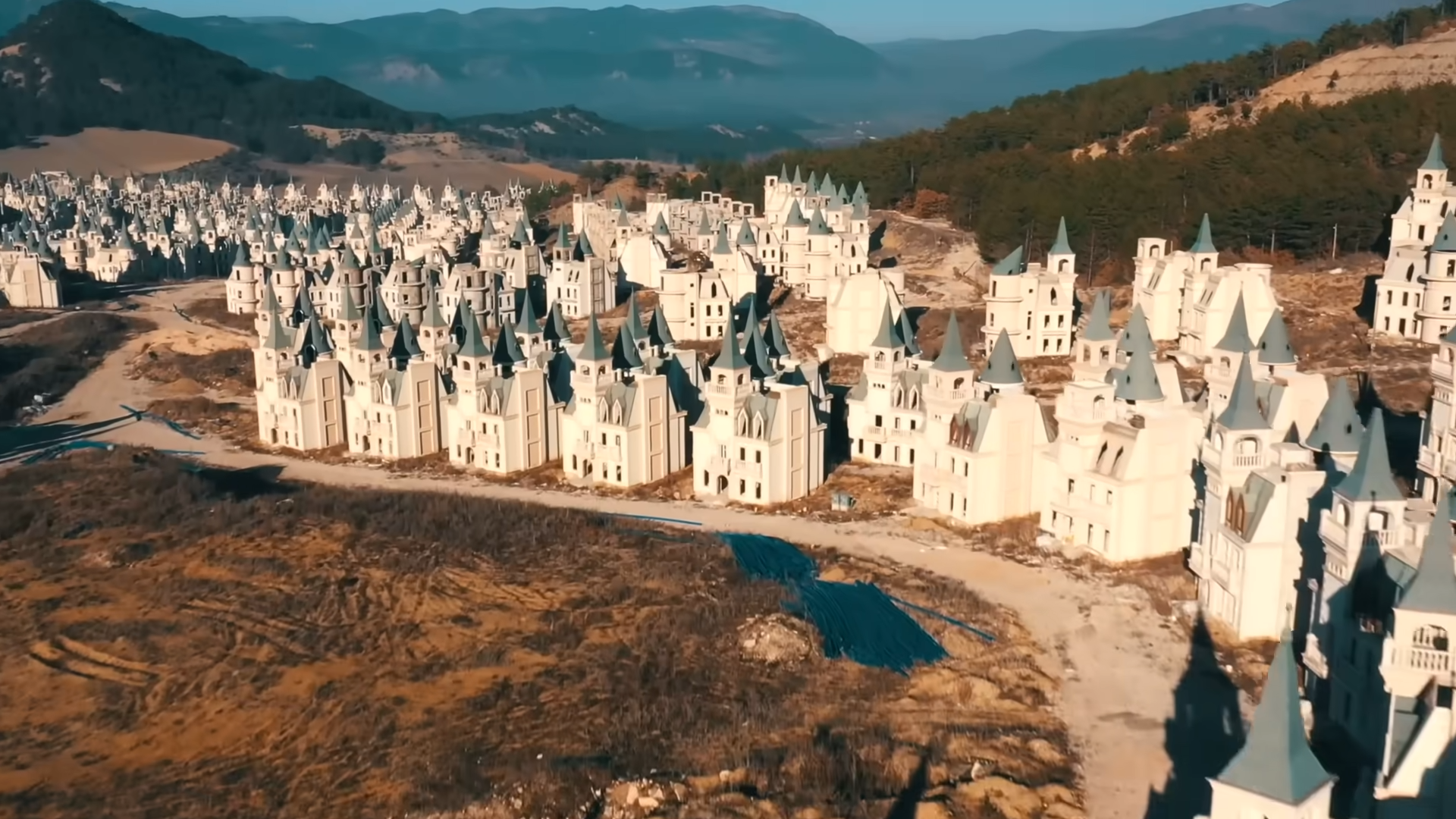 500 Disney-style castles were built for a $200 million luxury paradise ...