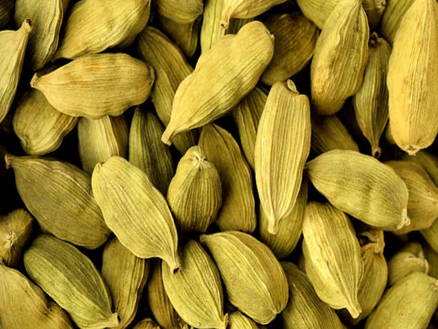 Chewing a green cardamom every morning will improve digestion and ...