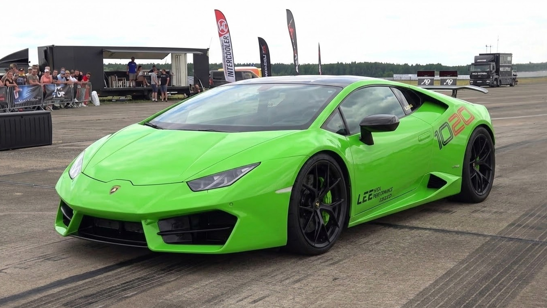 Lamborghini Huracán twin turbo lines up for an acceleration run
