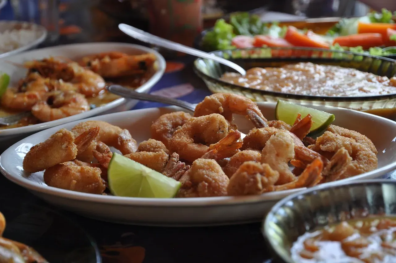 9 seafood buffet habits that make kitchen staff wince