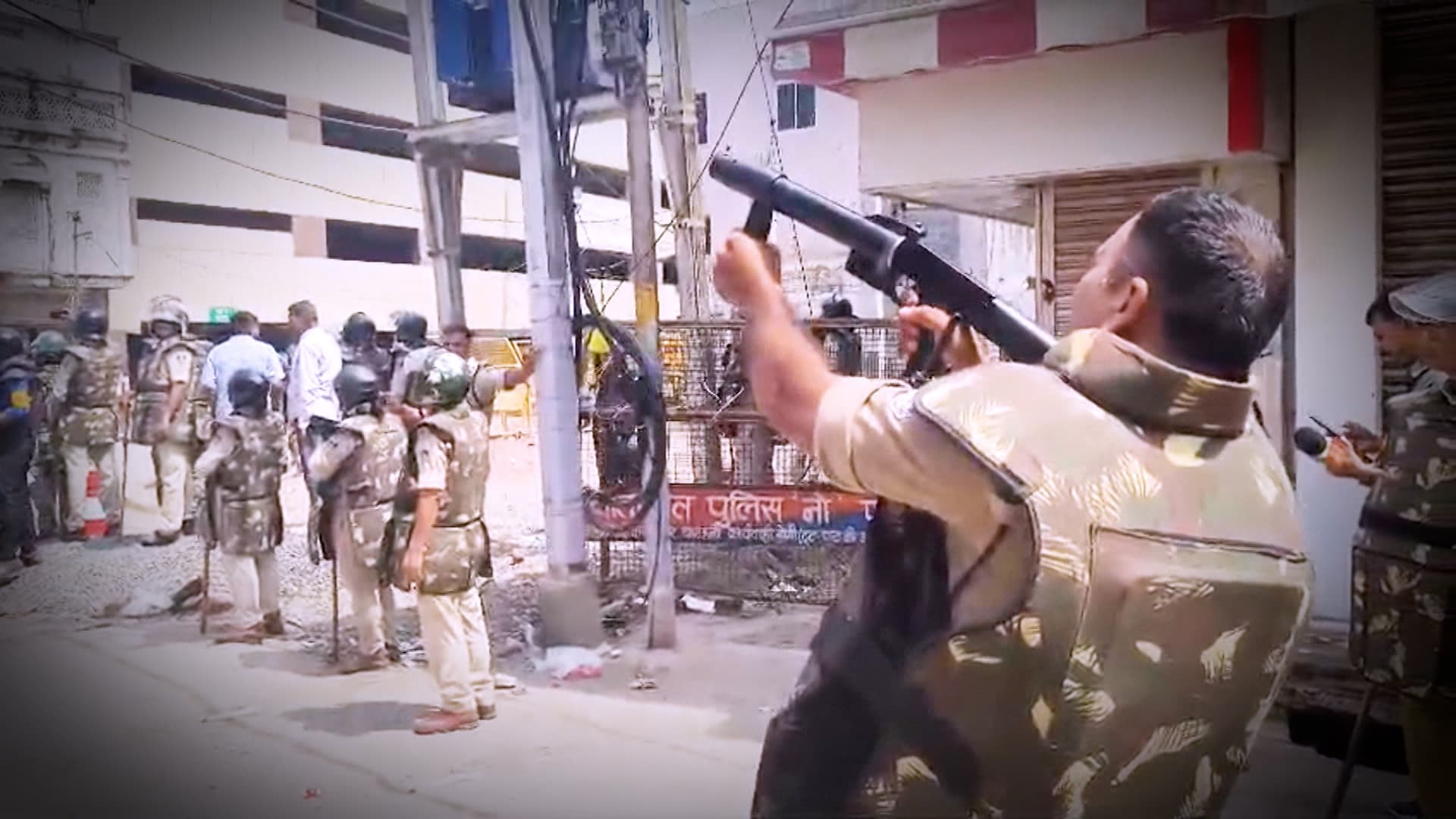 Ujjain Shahi Masjid row: Stone-pelting, tear gas as protesters clash ...