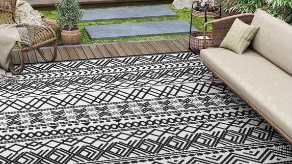Walmart's easy-to-clean under-$20 boho outdoor rug is perfect for homes ...