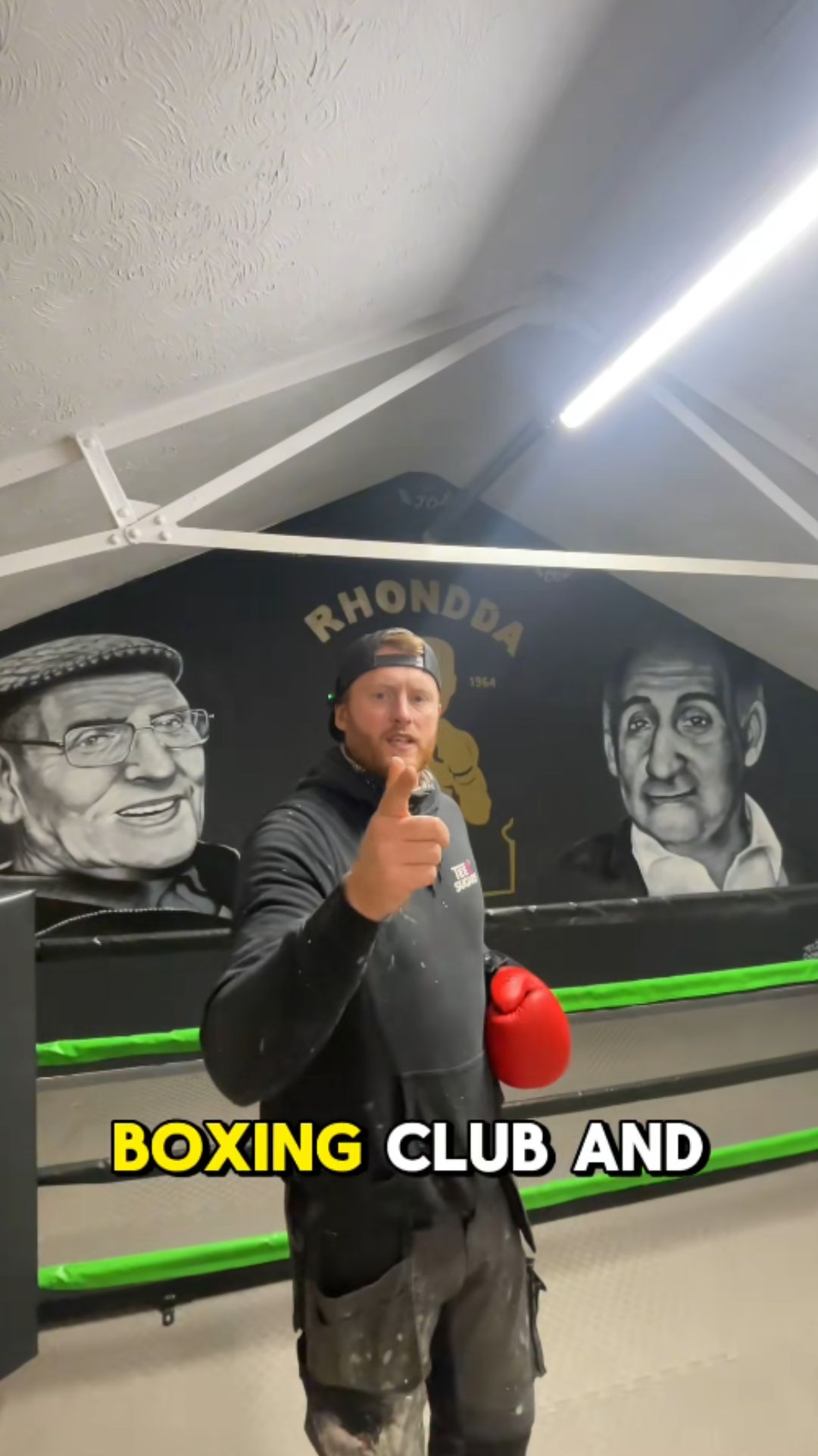 Mural tribute honoring boxing legends through street art