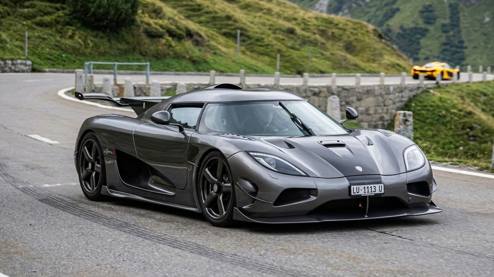 Koenigsegg Agera RS takes on a winding mountain road