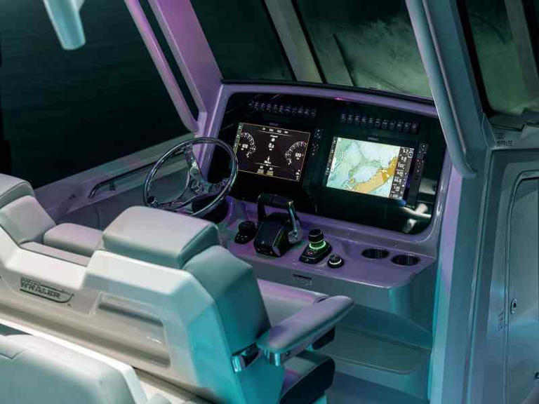 Boston Whaler 330 Outrage