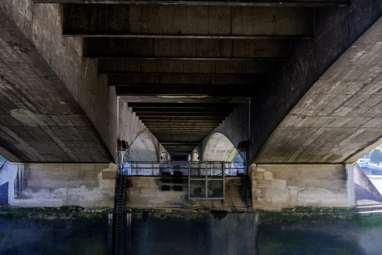 Waterloo Bridge faces closure in three years without weight limits or ...