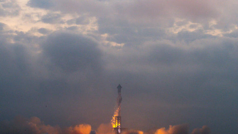 SpaceX preps Starship Flight 14 for historic first orbital test launch ...